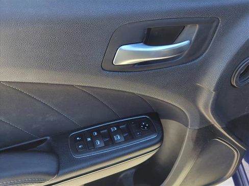 Used 2020 Dodge Charger SXT w/ Blacktop Package image 8