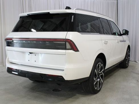 New 2026 Lincoln Navigator Reserve AWD/4WD image 25