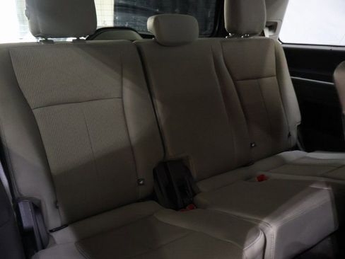 Used 2019 Ford Expedition XLT image 16