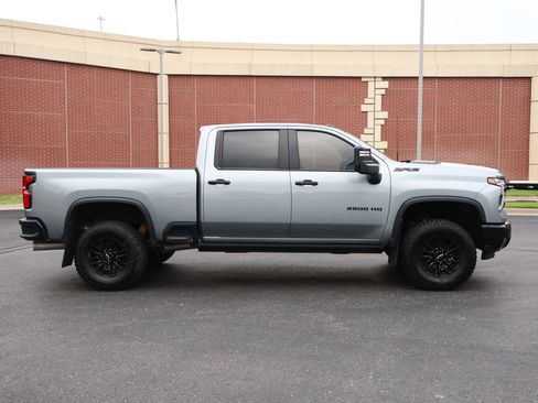 Used 2025 Chevrolet Silverado 2500 ZR2 w/ Technology Package AWD/4WD image 39