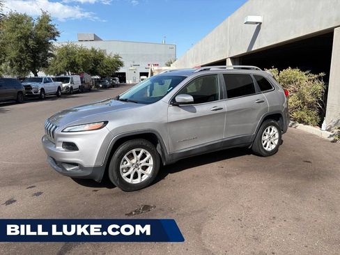 Used 2018 Jeep Cherokee Latitude Plus w/ Trailer Tow Group AWD/4WD image 1