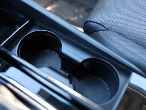 Used 2018 Kia Cadenza Limited w/ Paint Protection Package image 28