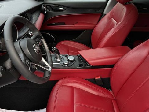 Used 2019 Alfa Romeo Stelvio AWD image 28
