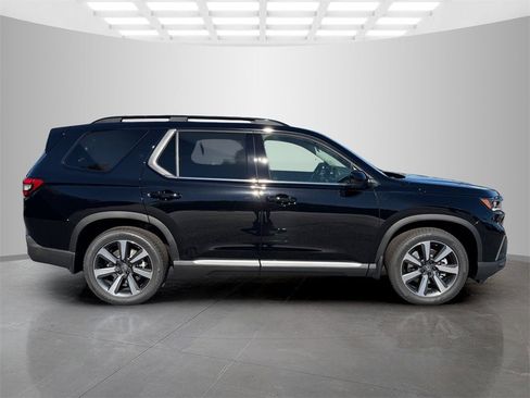 New 2025 Honda Pilot Touring image 6