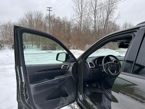 Used 2016 Jeep Grand Cherokee Limited 75th Anniversary image 13