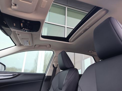 Used 2025 Lexus NX 250 FWD w/ Towing Package (2000 Lbs) image 34