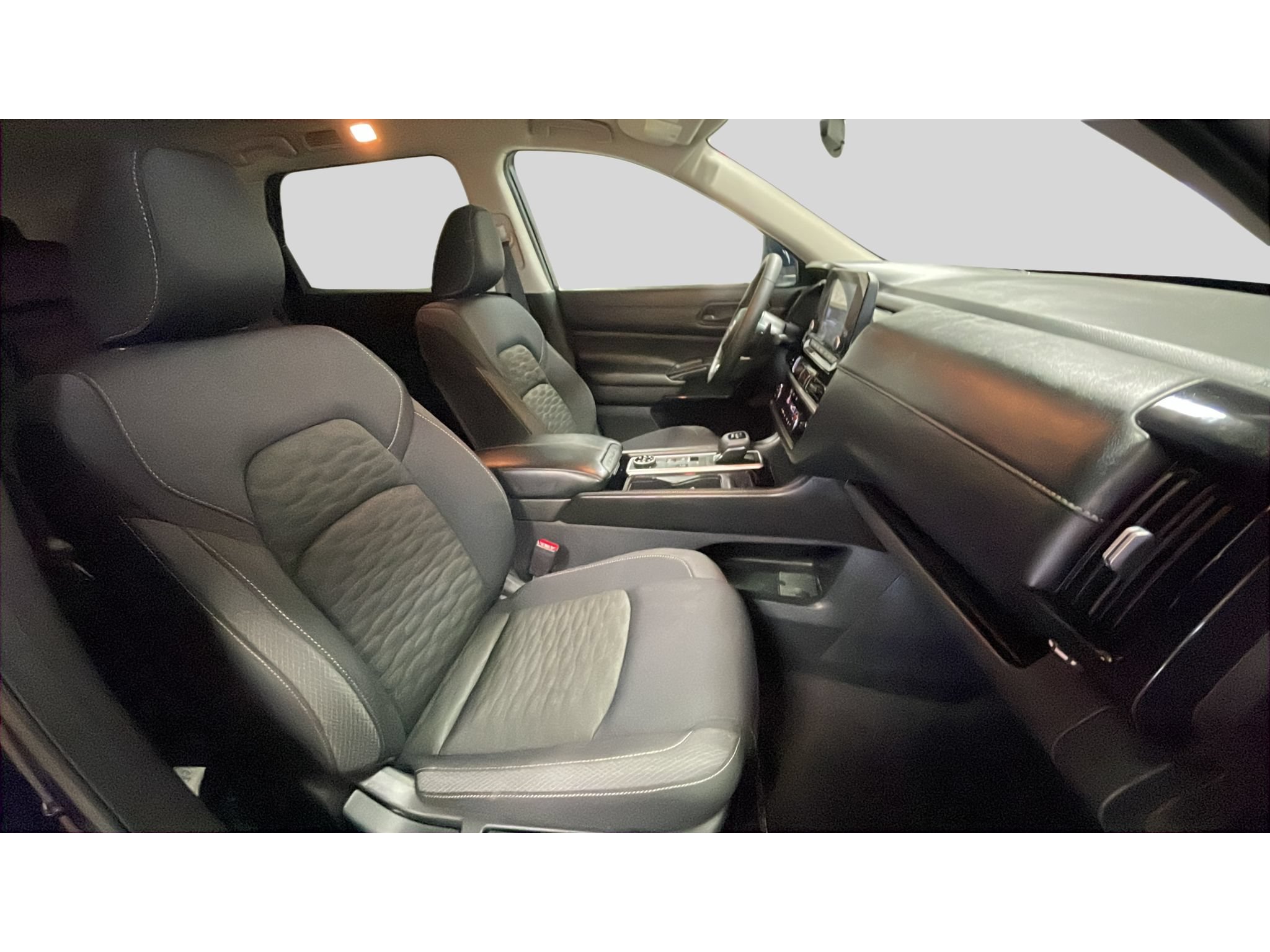 Used 2025 Nissan Pathfinder SV w/ Black Appearance Package AWD/4WD image 17