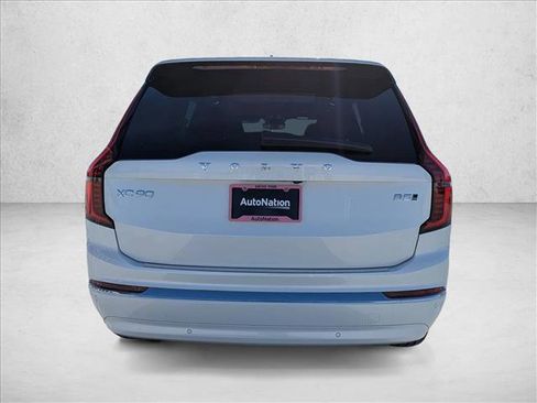 New 2025 Volvo XC90 B5 Core w/ Protection Package Premier image 8