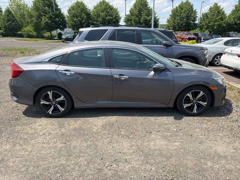 Used 2016 Honda Civic Touring image 2