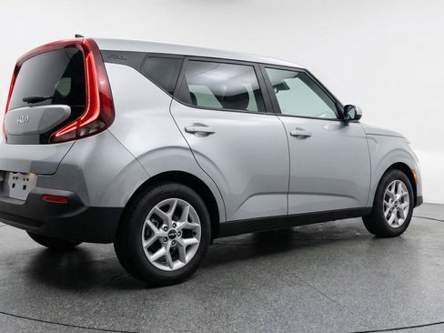 Used 2025 Kia Soul LX w/ LX Technology Package FWD image 9