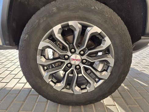Used 2023 GMC Canyon Denali AWD/4WD image 9