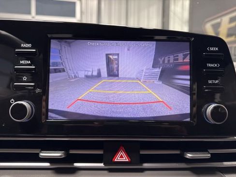 Used 2022 Hyundai Elantra SEL w/ Convenience + Premium Package image 13