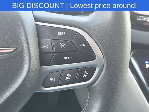 Used 2023 Chrysler Pacifica Touring-L FWD image 44