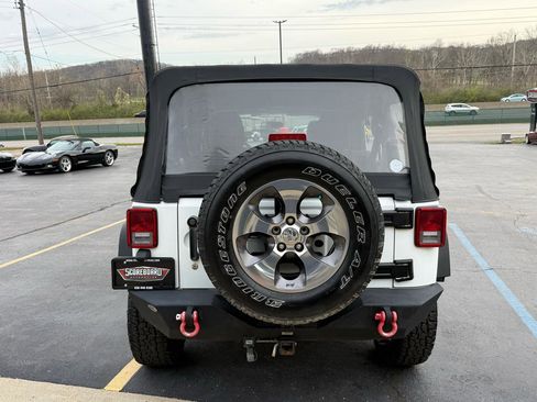 Used 2015 Jeep Wrangler Unlimited Sport image 4
