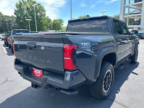 Used 2025 Toyota Tacoma TRD Off-Road AWD/4WD image 7