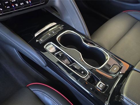 Used 2022 Buick Envision Essence w/ Sport Touring Package image 21