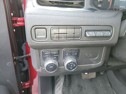 Certified 2021 GMC Yukon Denali image 32