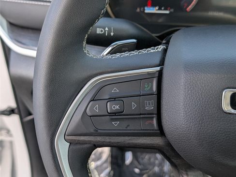 Used 2023 Jeep Grand Cherokee Limited AWD/4WD image 24