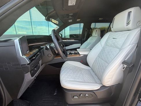 Used 2025 Cadillac Escalade Sport Platinum AWD/4WD image 8