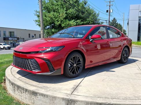 New 2026 Toyota Camry SE FWD image 3