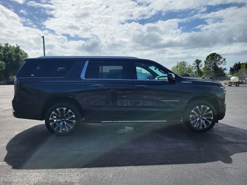 Certified 2025 Chevrolet Suburban High Country image 4