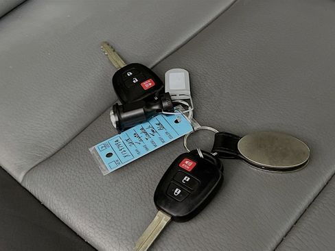 Used 2018 Toyota Tundra Limited image 35