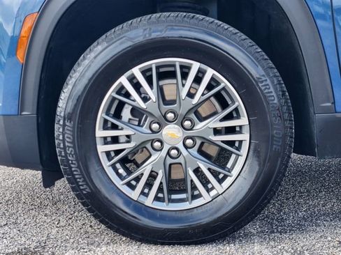 Used 2024 Chevrolet Traverse LT w/ LPO, Floor Liner Package FWD image 10