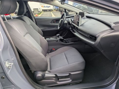 Used 2025 Toyota Prius LE image 32