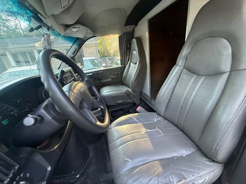 Used 2007 GMC Savana 3500 RWD image 8