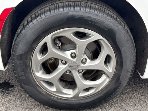 Used 2022 Chrysler Pacifica Limited image 10