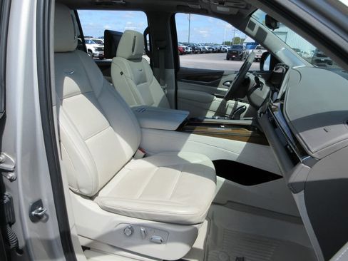 Certified 2023 Cadillac Escalade ESV Premium Luxury Platinum w/ LPO, Radiant Package AWD/4WD image 27