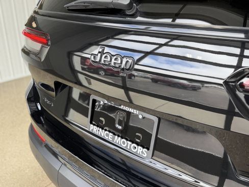 Used 2023 Jeep Grand Cherokee L Laredo image 14