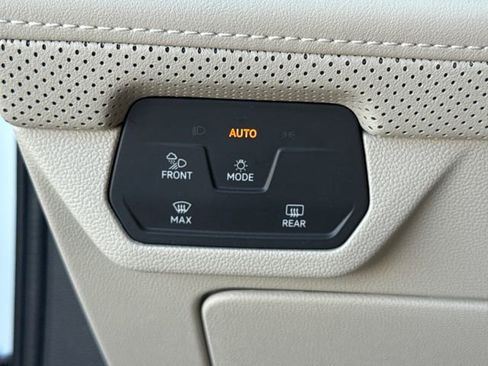 Used 2024 Volkswagen Atlas SE w/ Black Wheel Package AWD/4WD image 35