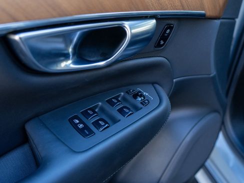 Used 2025 Volvo XC90 B6 Plus image 15