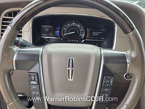 Used 2016 Lincoln Navigator L Select RWD image 27