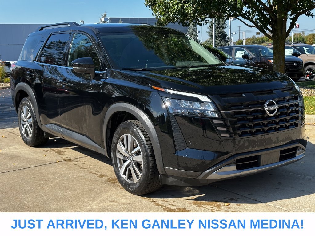Certified 2026 Nissan Pathfinder SL AWD/4WD image 1