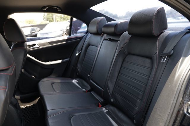 Used 2017 Volkswagen Jetta GLI FWD image 11