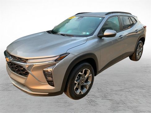 Used 2024 Chevrolet Trax LT w/ Driver Confidence Package FWD image 6