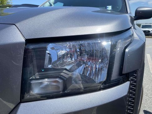 Used 2023 Nissan Frontier SV w/ Tow Package AWD/4WD image 12