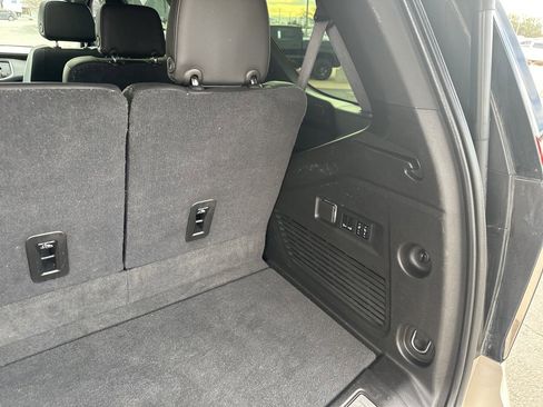 Used 2021 Chevrolet Tahoe Z71 w/ Z71 Signature Package image 27