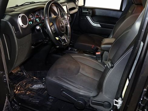 Used 2017 Jeep Wrangler Unlimited Sahara w/ Connectivity Group image 12