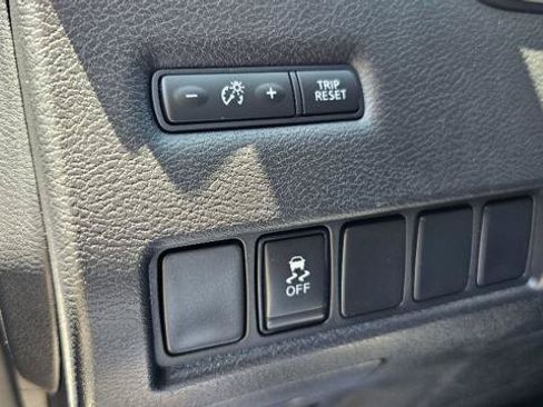 Used 2018 Nissan Murano SV AWD/4WD image 17