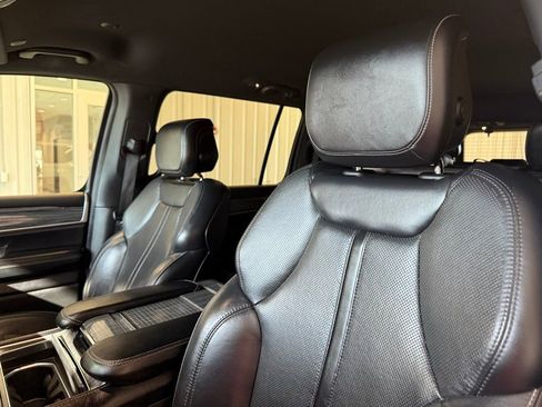 Used 2022 Jeep Wagoneer Series II image 18