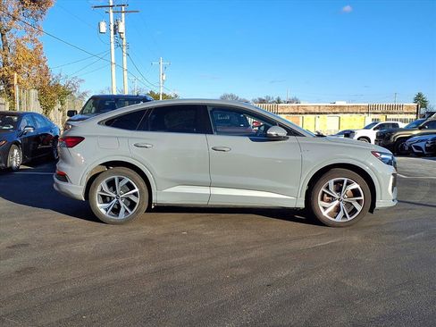 Used 2023 Audi Q4 e-tron Premium image 2