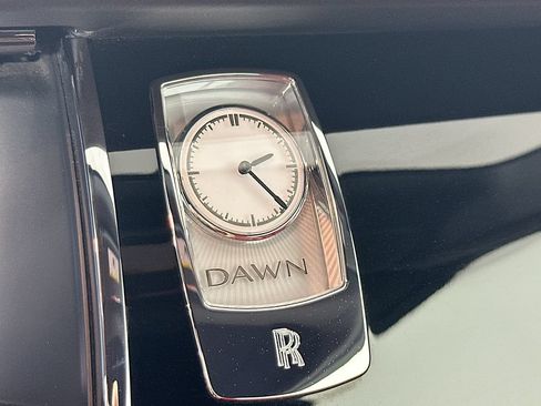 Used 2018 Rolls-Royce Dawn RWD image 19
