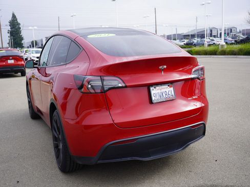 Used 2021 Tesla Model Y Long Range image 8