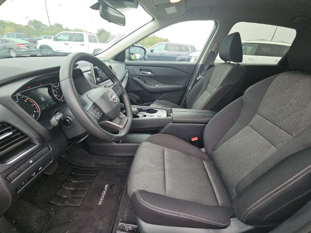 Certified 2026 Nissan Rogue SV FWD image 6