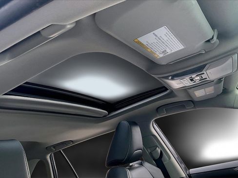 Used 2020 Toyota RAV4 XLE Premium image 16