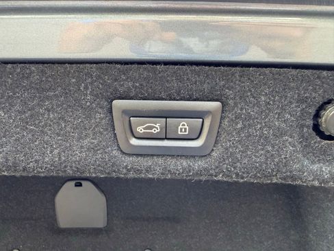 Used 2018 BMW 530i w/ Premium Package image 12