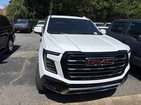 Used 2025 GMC Yukon AT4 AWD/4WD image 3